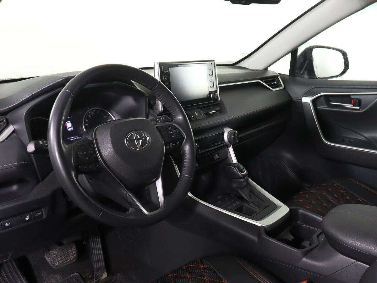 Toyota RAV4 2021 года с пробегом. Фото: #12