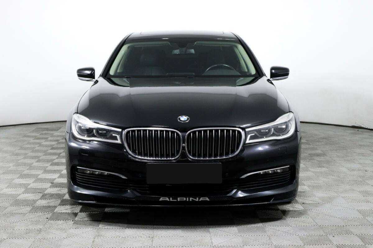 BMW 7 серии 2017 года с пробегом. Фото: #1