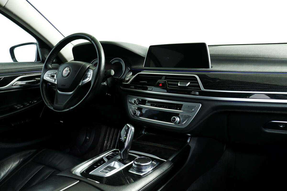 BMW 7 серии 2017 года с пробегом. Фото: #8