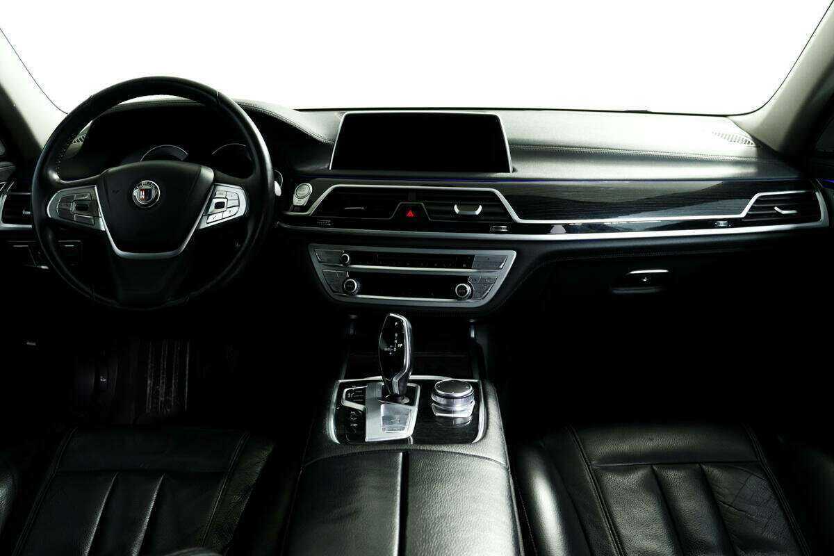 BMW 7 серии 2017 года с пробегом. Фото: #10