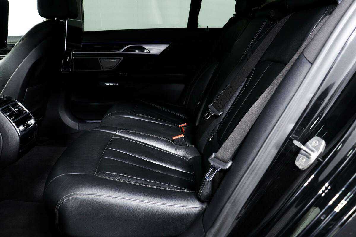 BMW 7 серии 2017 года с пробегом. Фото: #11