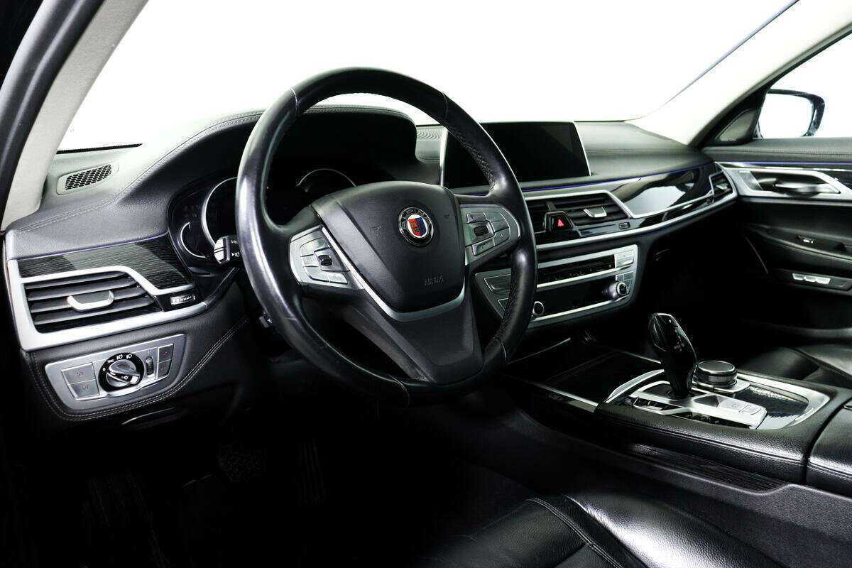 BMW 7 серии 2017 года с пробегом. Фото: #12