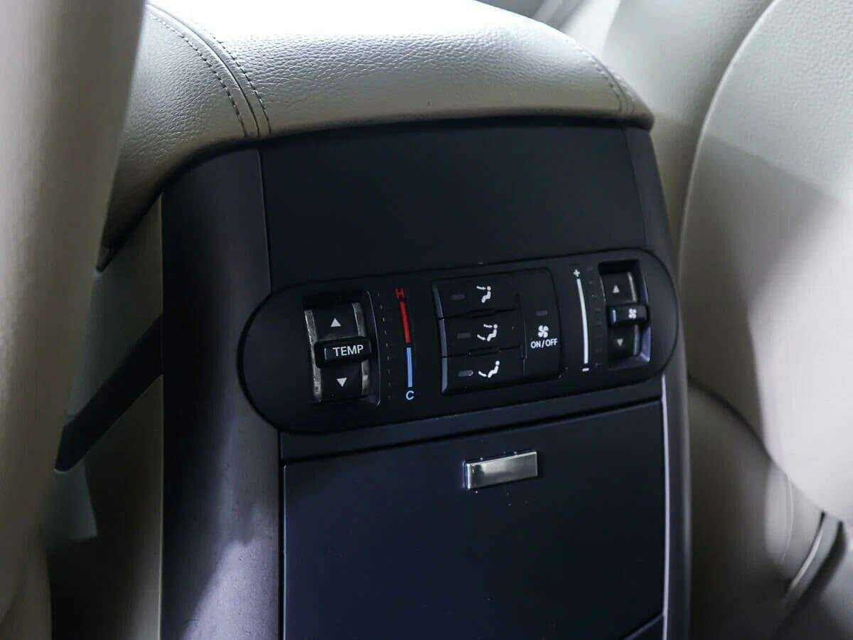 Kia Mohave 2011 года с пробегом. Фото: #17