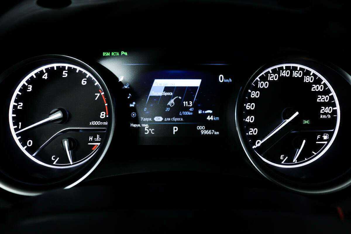 Toyota Camry 2018 года с пробегом. Фото: #9