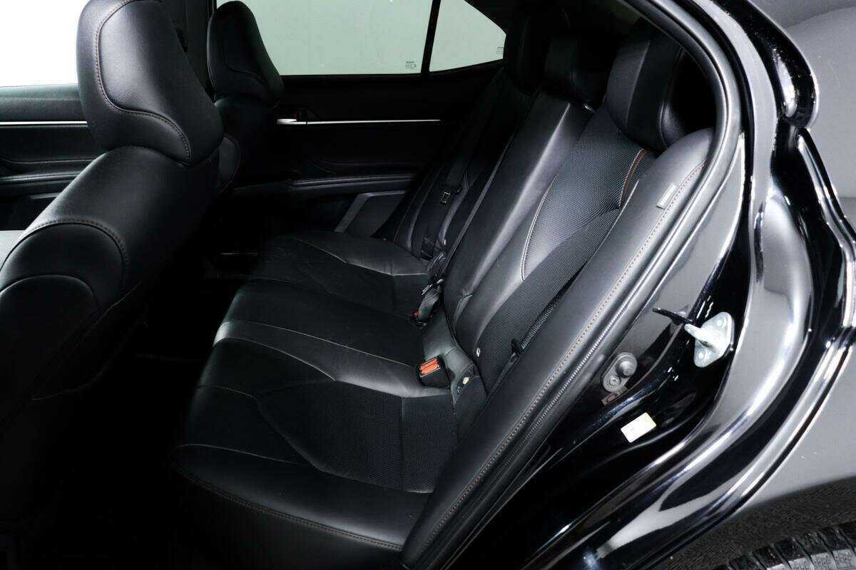 Toyota Camry 2018 года с пробегом. Фото: #11