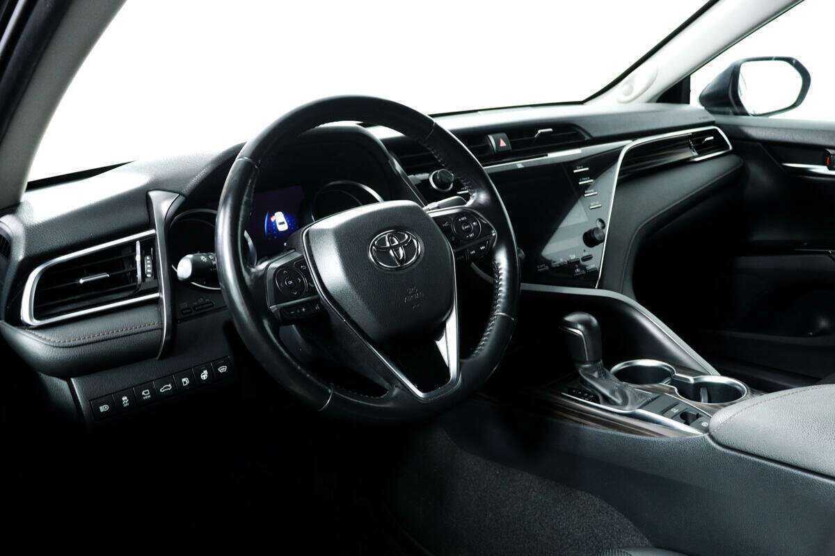 Toyota Camry 2018 года с пробегом. Фото: #12