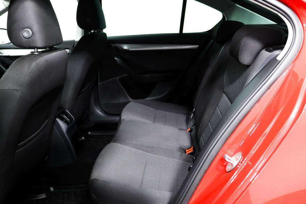 Б/У Шкода Октавия 2015 года. Фото: #10