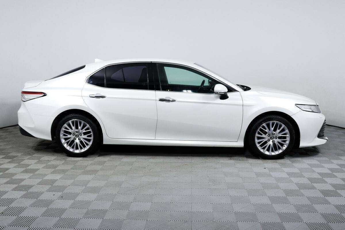 Toyota Camry 2019 года с пробегом. Фото: #3