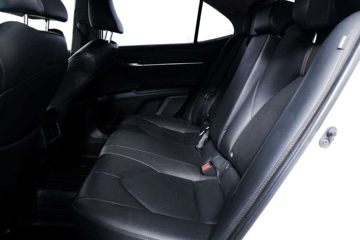 Toyota Camry 2019 года с пробегом. Фото: #11