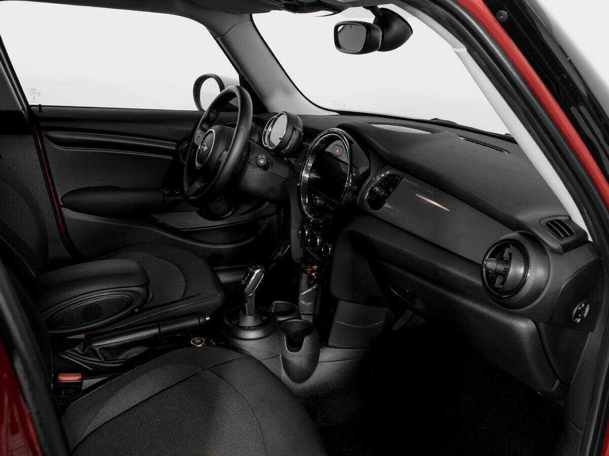 Mini Hatch 2021 года с пробегом. Фото: #8