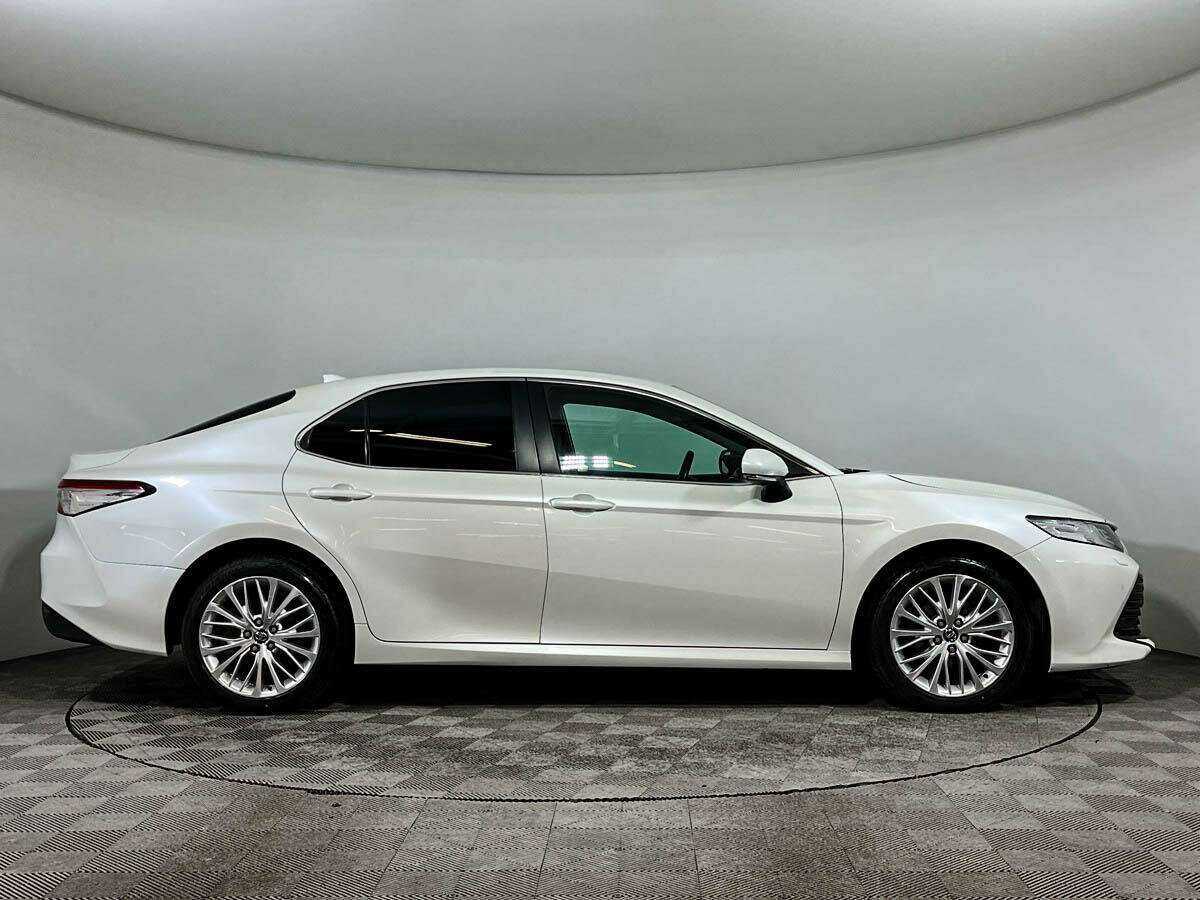 Toyota Camry 2018 года с пробегом. Фото: #3