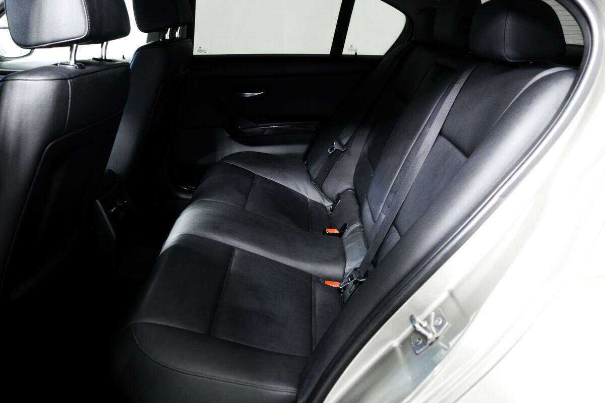 BMW 3 серии 2010 года с пробегом. Фото: #11