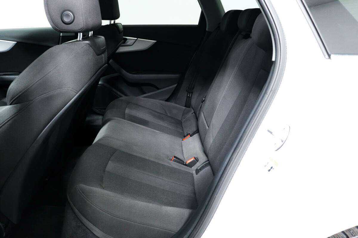 Audi A4 2017 года с пробегом. Фото: #11