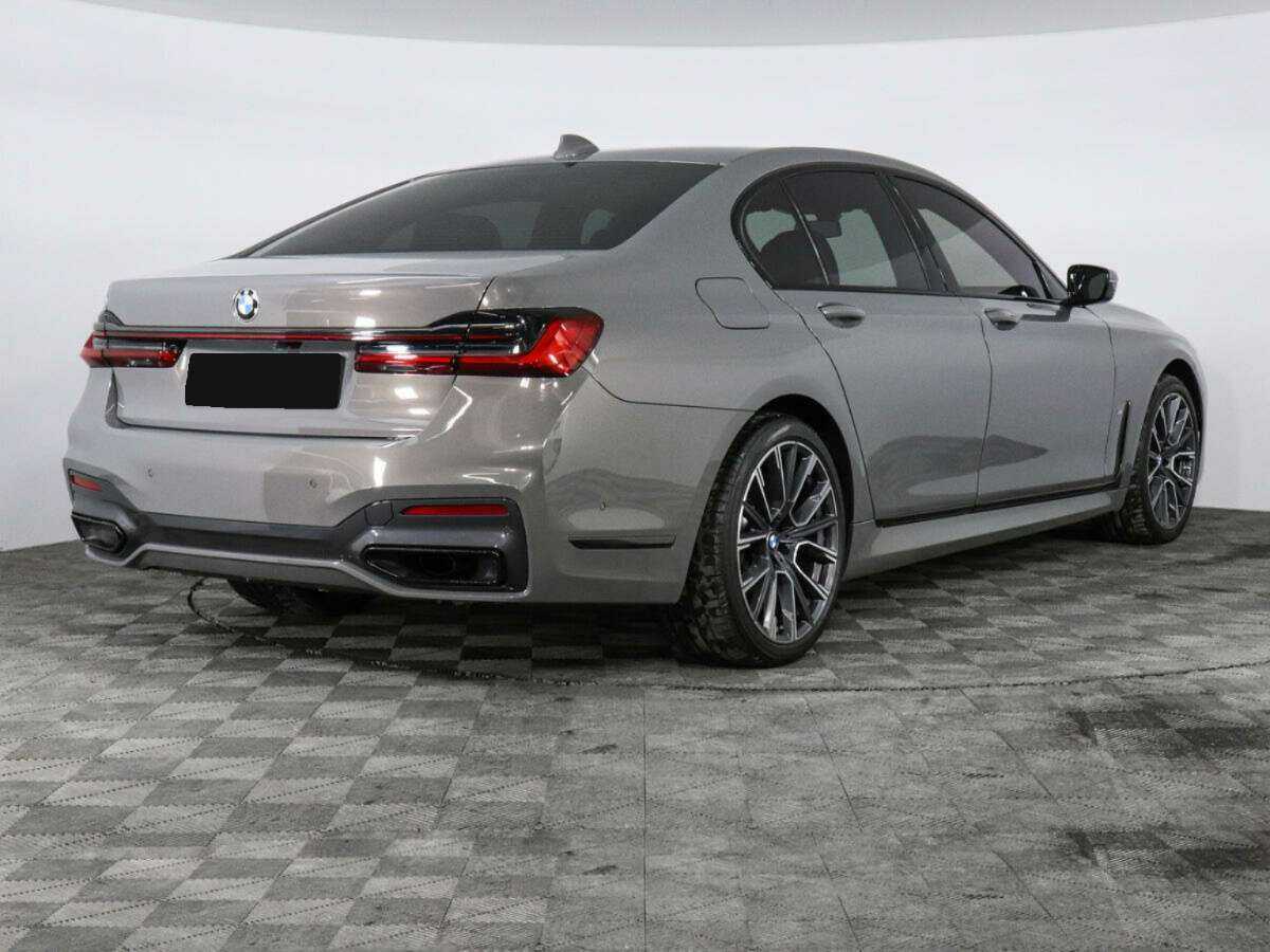 BMW 7 серии 2021 года с пробегом. Фото: #1