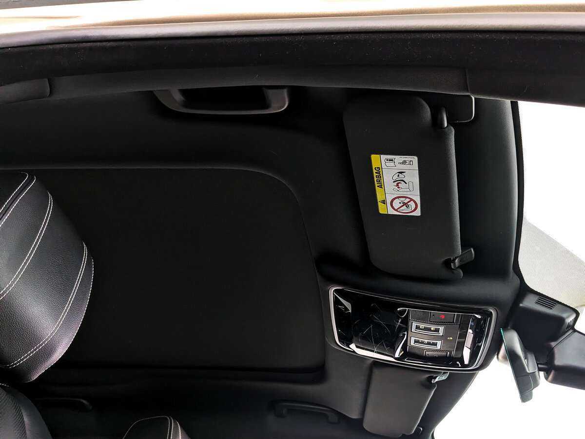 Land Rover Range Rover Velar 2019 года с пробегом. Фото: #17