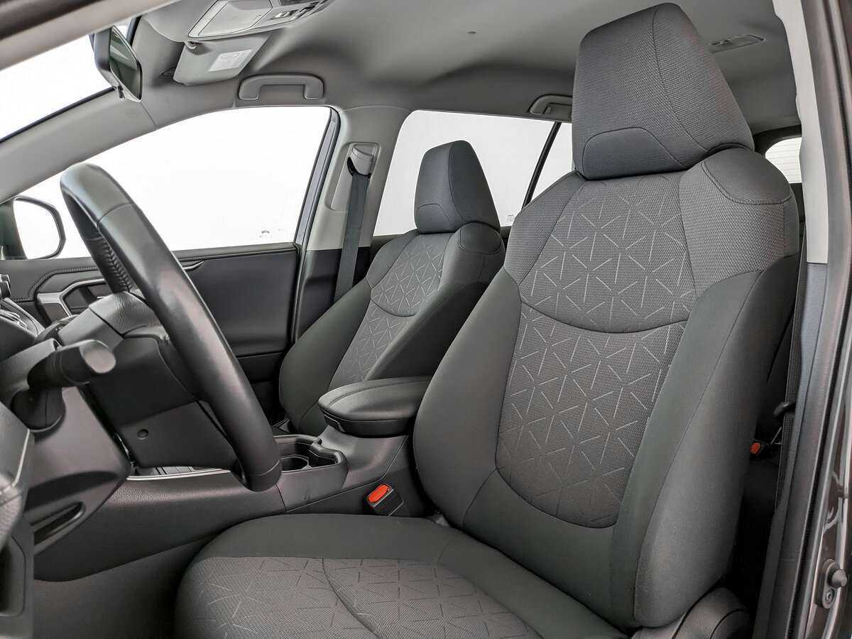 Toyota RAV4 2020 года с пробегом. Фото: #15