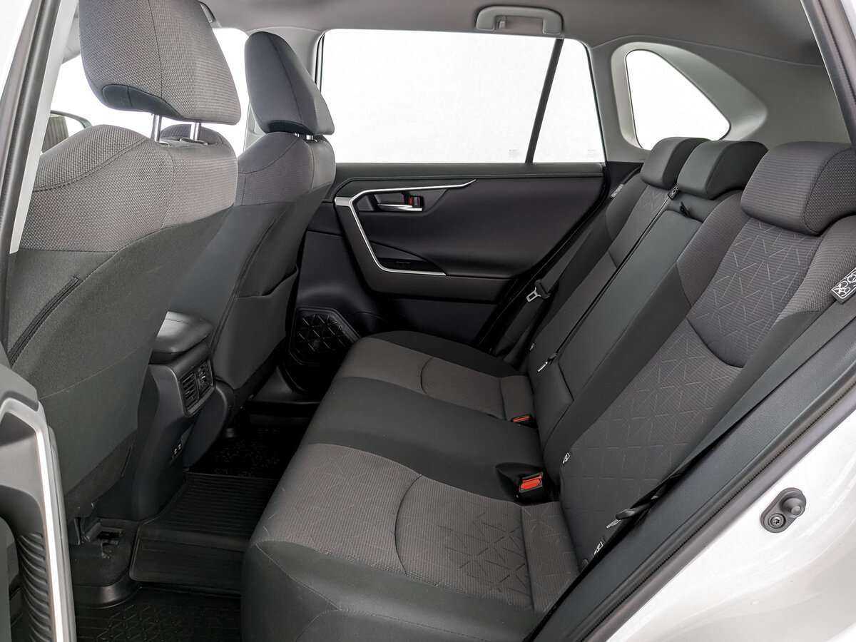 Toyota RAV4 2020 года с пробегом. Фото: #9