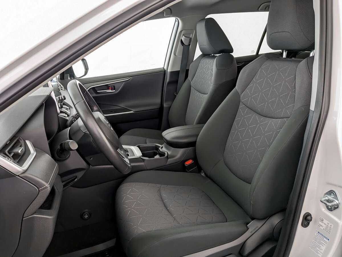 Toyota RAV4 2020 года с пробегом. Фото: #15