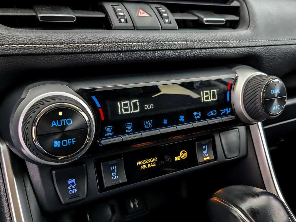 Toyota RAV4 2020 года с пробегом. Фото: #20