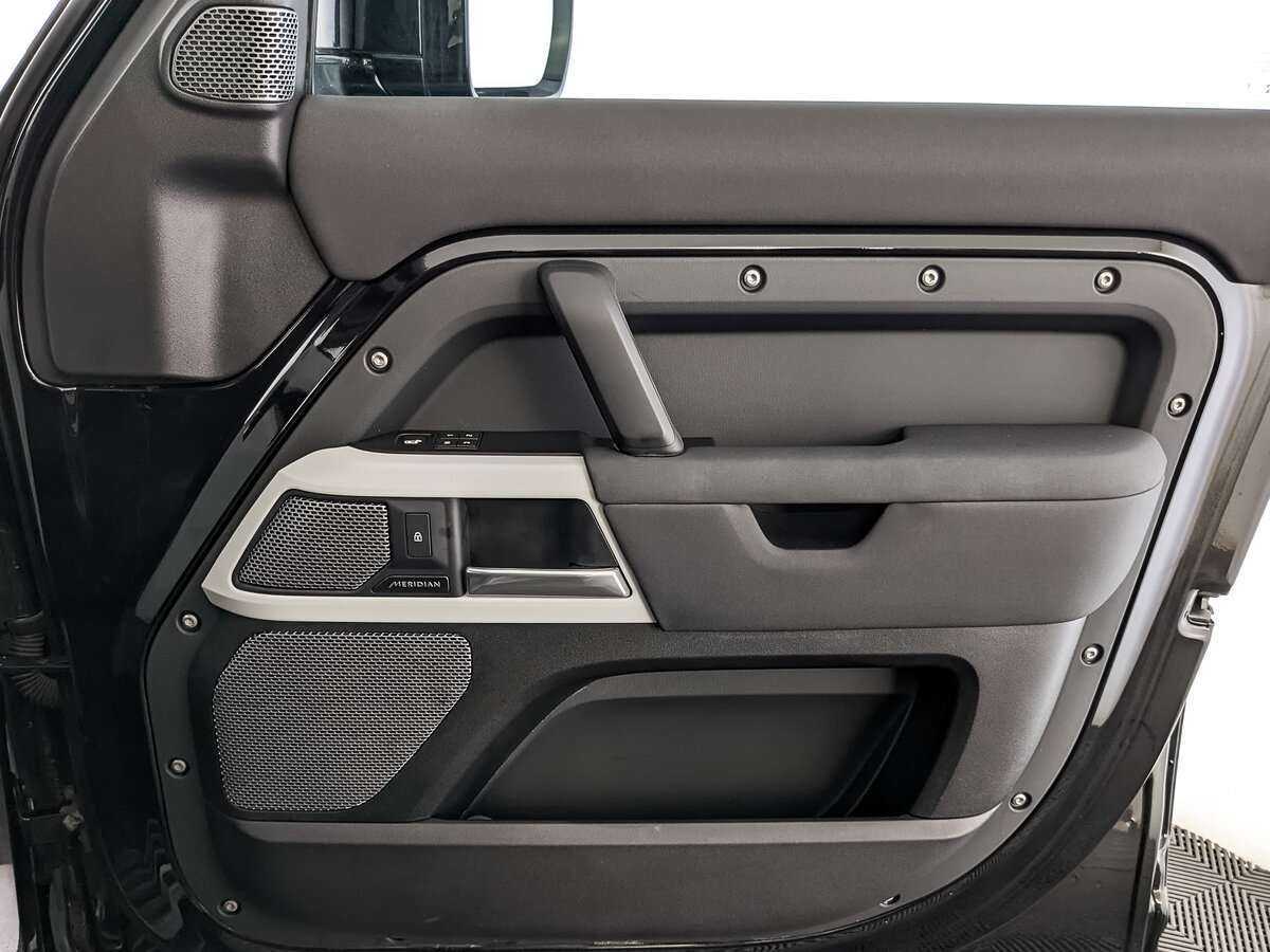 Land Rover Defender 2020 года с пробегом. Фото: #16