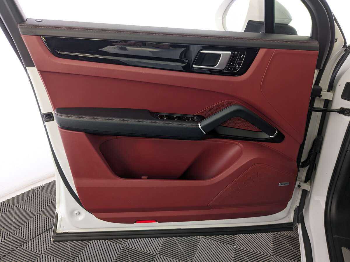 Porsche Cayenne 2018 года с пробегом. Фото: #13
