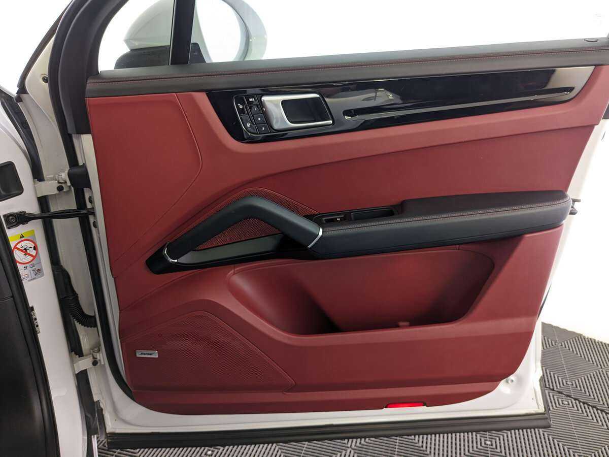 Porsche Cayenne 2018 года с пробегом. Фото: #20