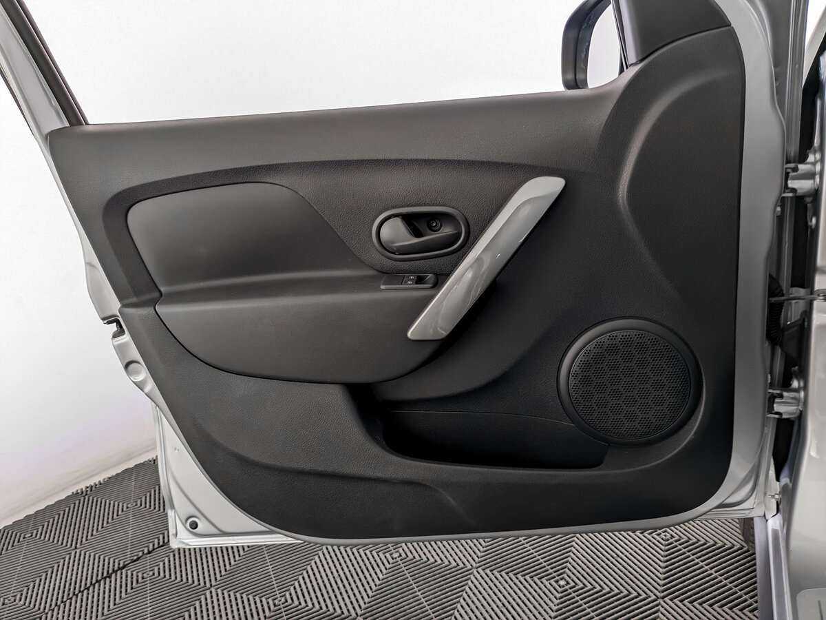 Б/У Рено Сандеро 2021 года. Фото: #18