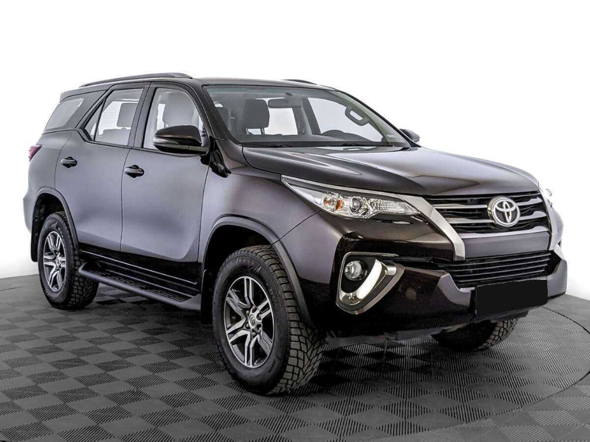 Toyota Fortuner 2018 года с пробегом. Фото: #2