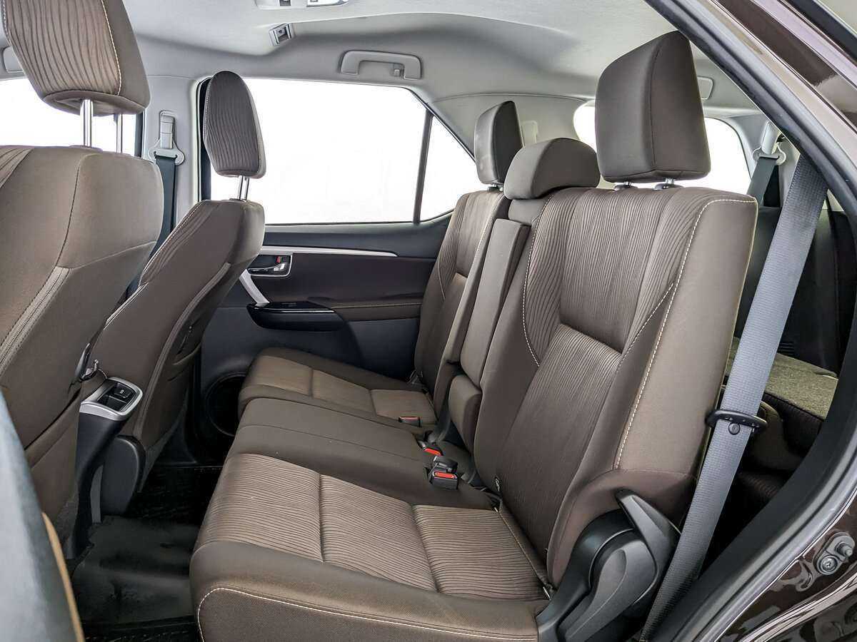 Toyota Fortuner 2018 года с пробегом. Фото: #9