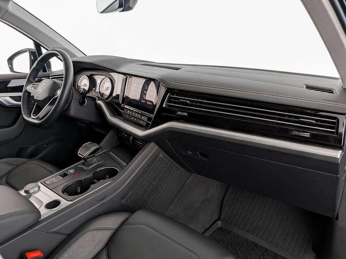 Volkswagen Touareg 2021 года с пробегом. Фото: #10