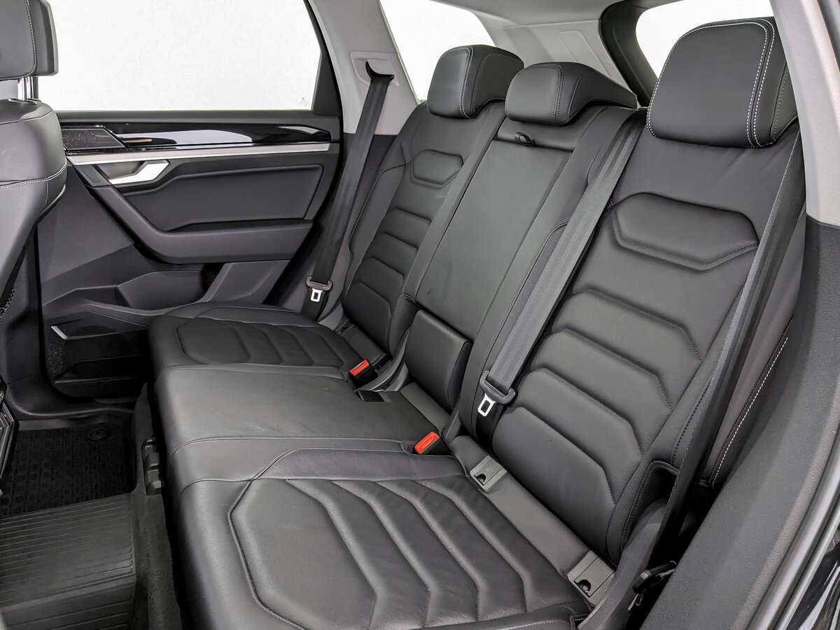 Volkswagen Touareg 2021 года с пробегом. Фото: #11