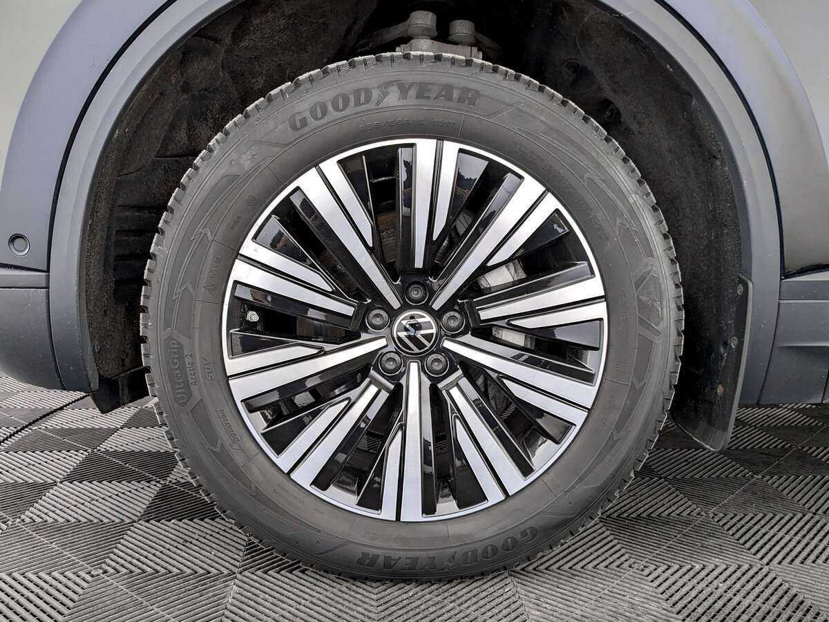 Volkswagen Touareg 2021 года с пробегом. Фото: #17