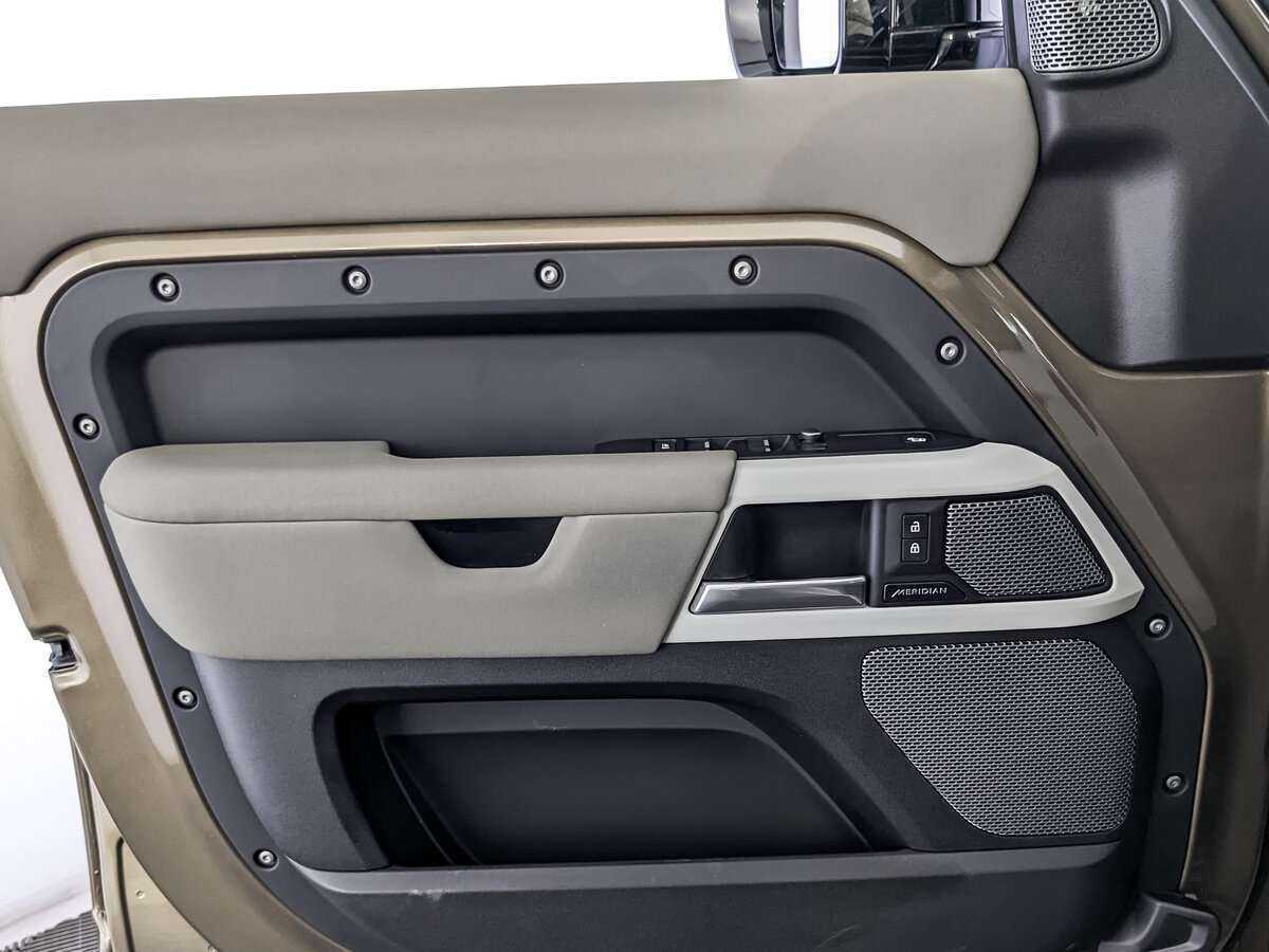 Land Rover Defender 2020 года с пробегом. Фото: #15