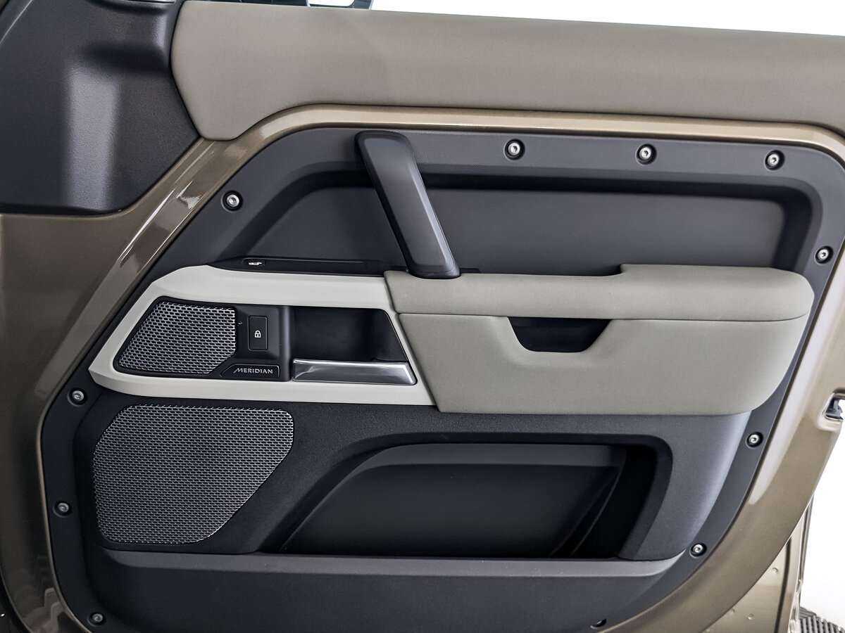 Land Rover Defender 2020 года с пробегом. Фото: #21