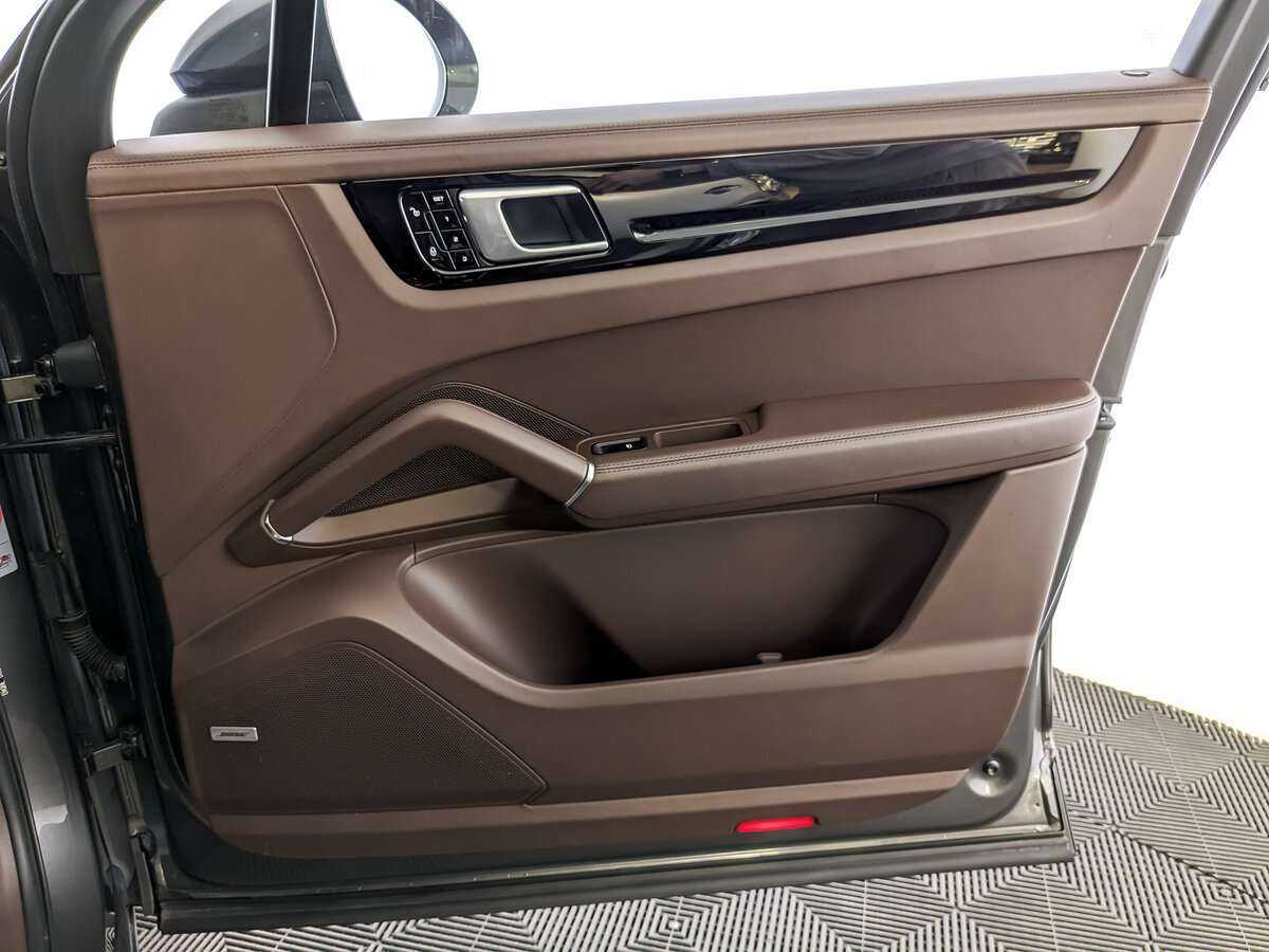 Porsche Cayenne 2018 года с пробегом. Фото: #18