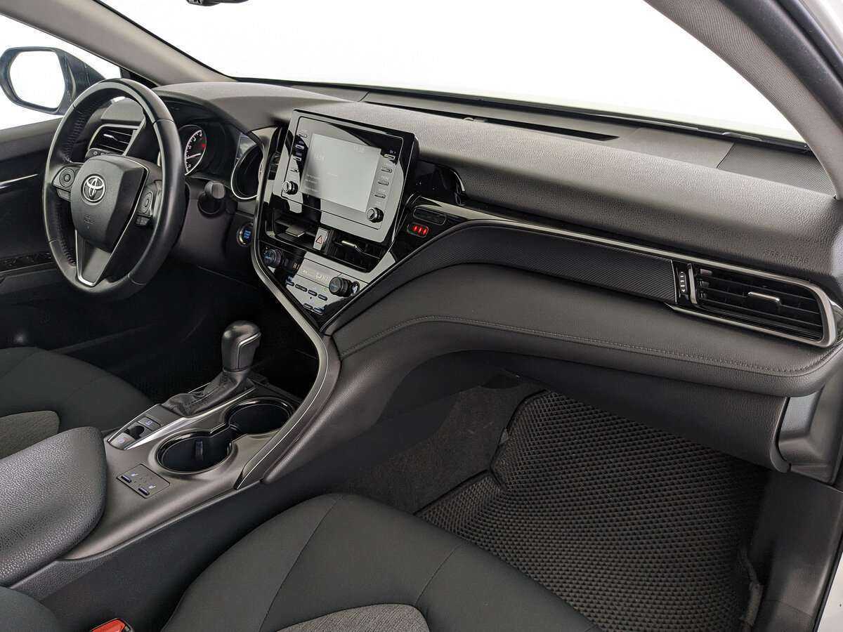 Toyota Camry 2022 года с пробегом. Фото: #8
