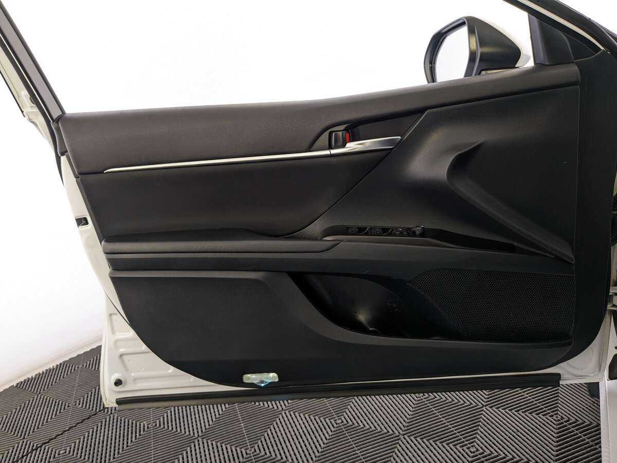 Toyota Camry 2022 года с пробегом. Фото: #14