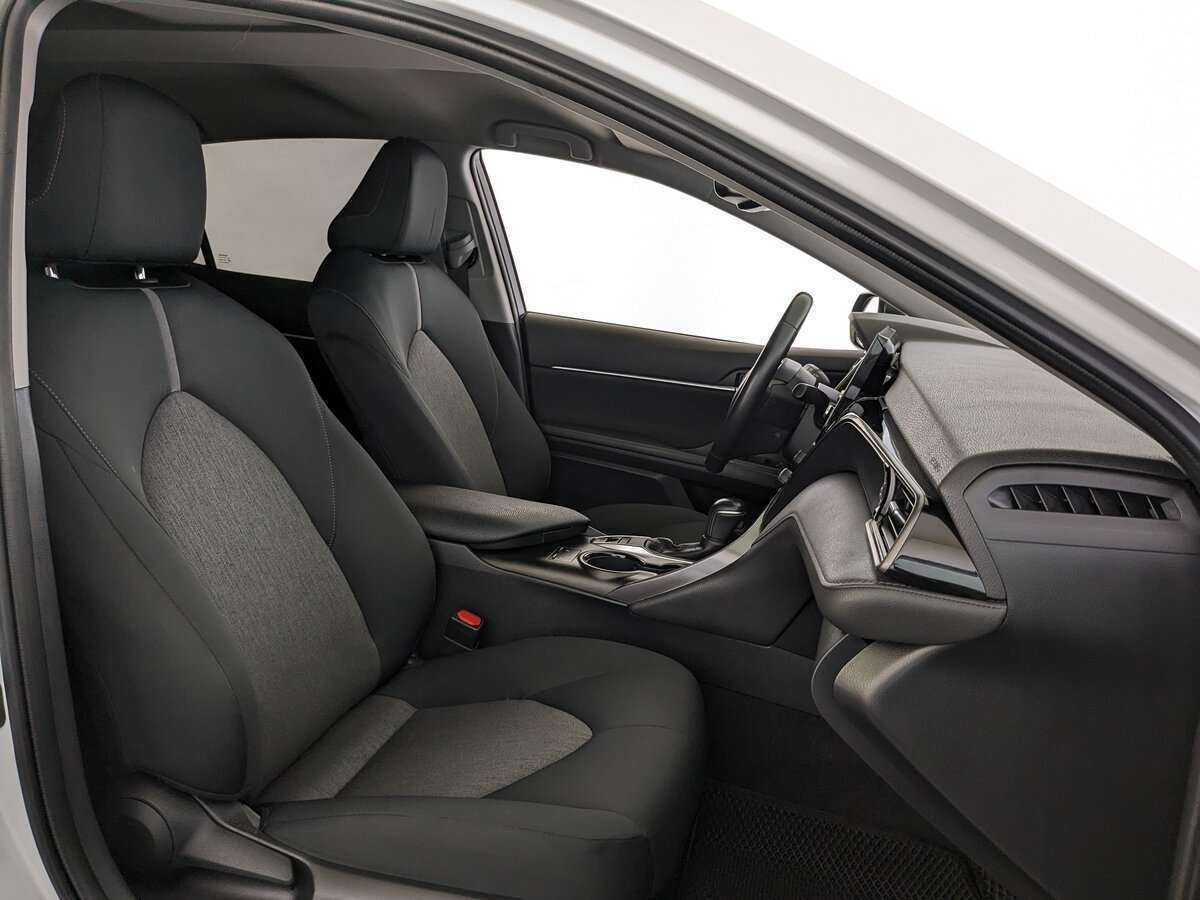 Toyota Camry 2022 года с пробегом. Фото: #19