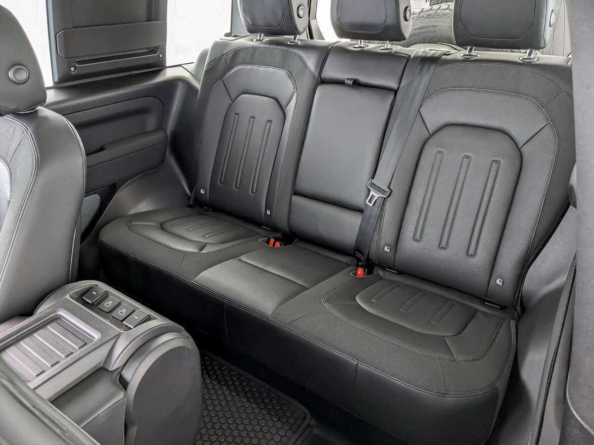 Land Rover Defender 2021 года с пробегом. Фото: #6