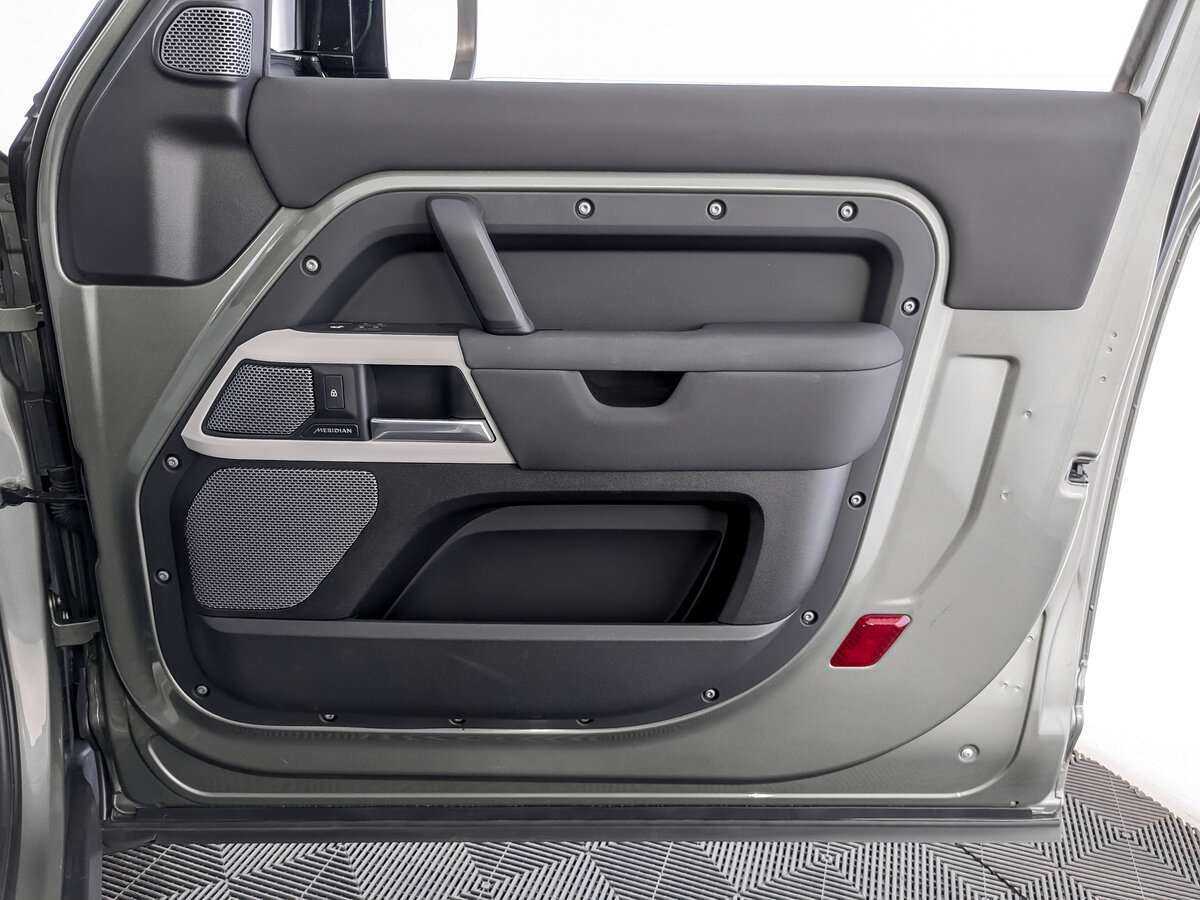 Land Rover Defender 2021 года с пробегом. Фото: #15