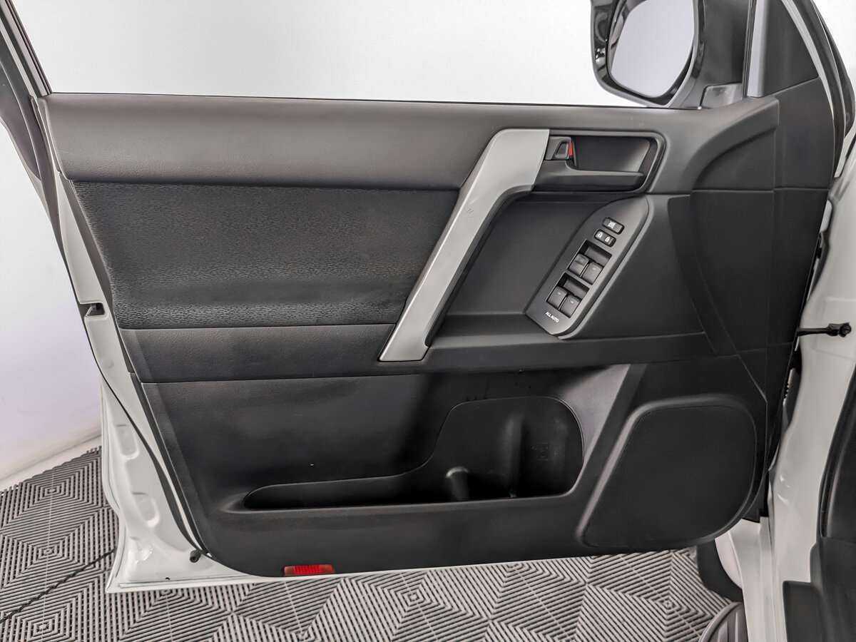 Toyota Land Cruiser Prado 2019 года с пробегом. Фото: #14