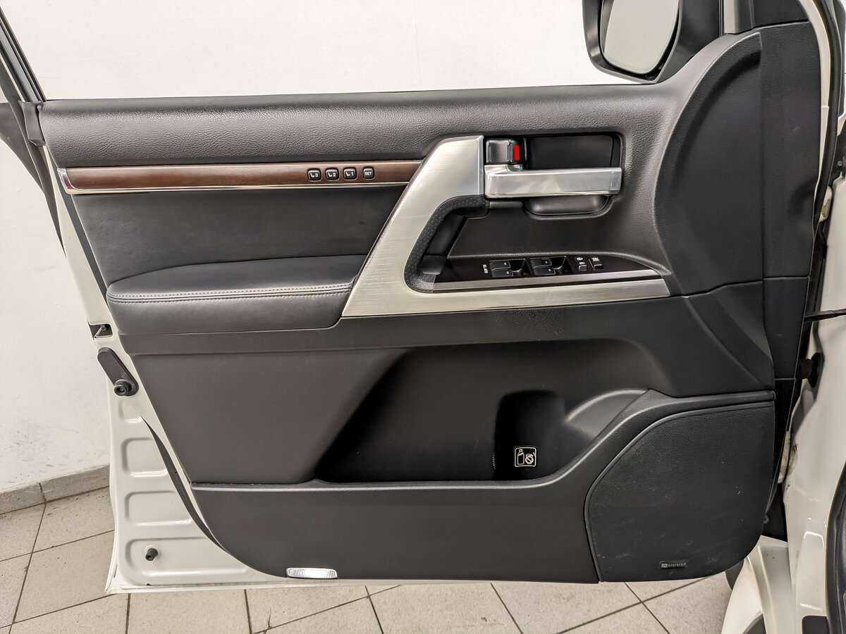 Toyota Land Cruiser 2017 года с пробегом. Фото: #12