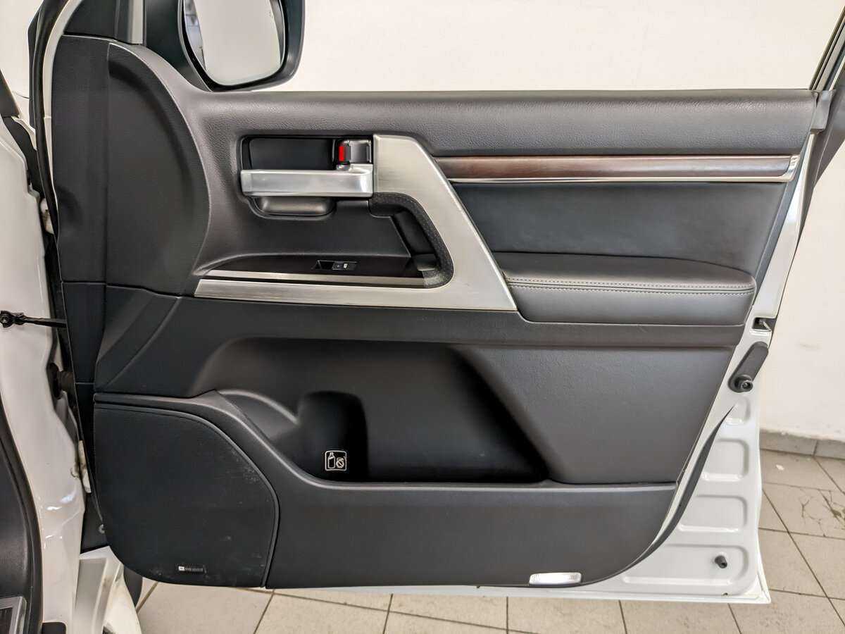 Toyota Land Cruiser 2017 года с пробегом. Фото: #18