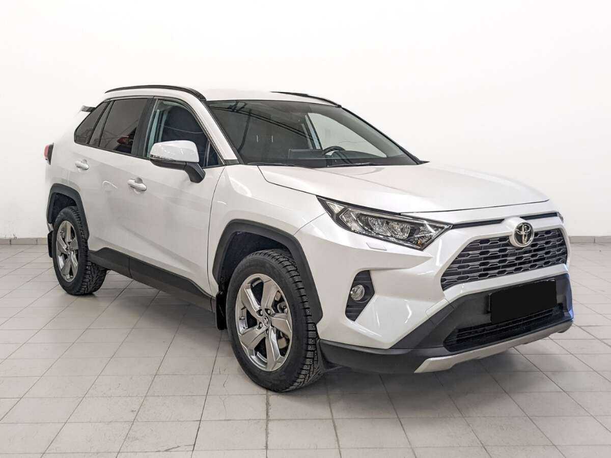 Toyota RAV4 2021 года с пробегом. Фото: #2