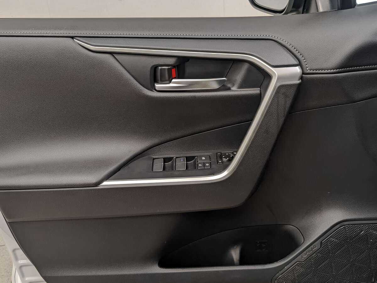 Toyota RAV4 2021 года с пробегом. Фото: #14