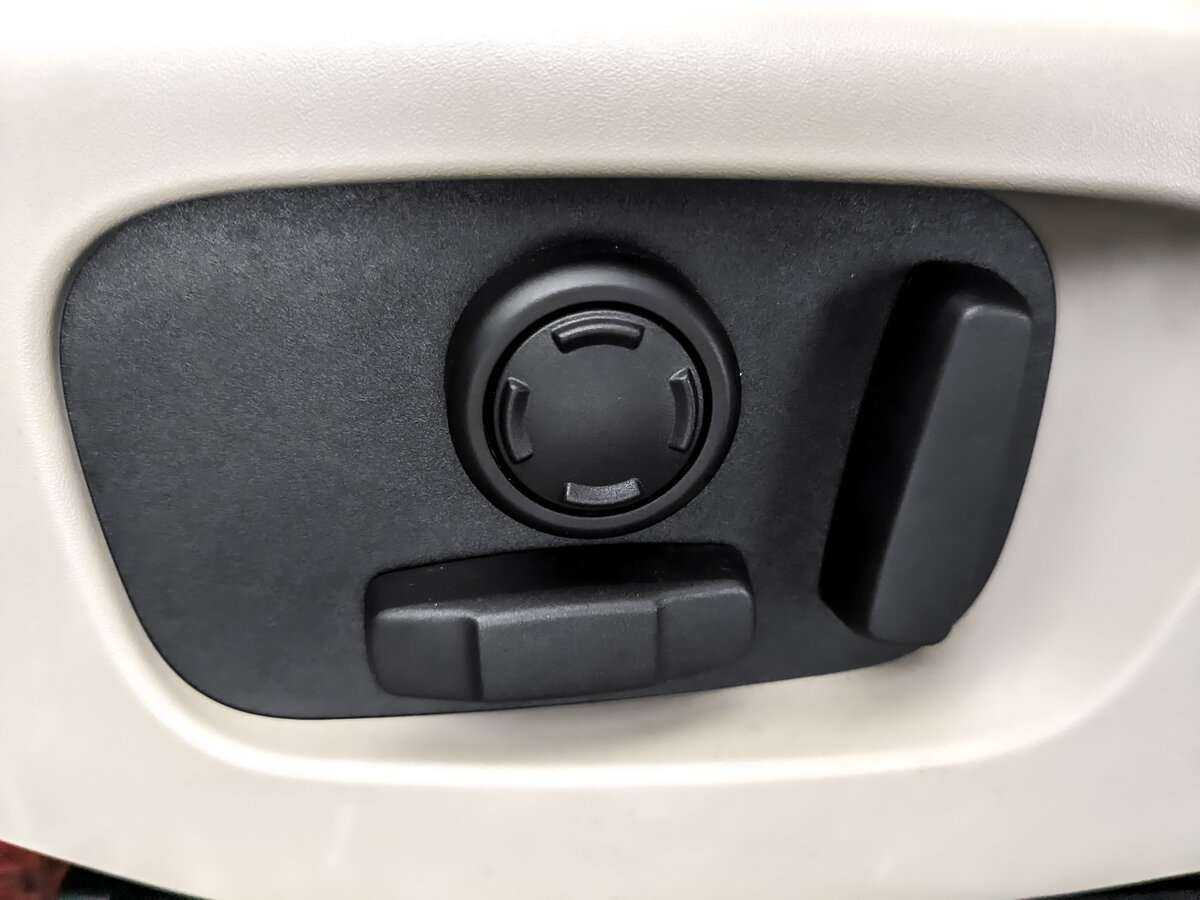 Land Rover Discovery 2018 года с пробегом. Фото: #16