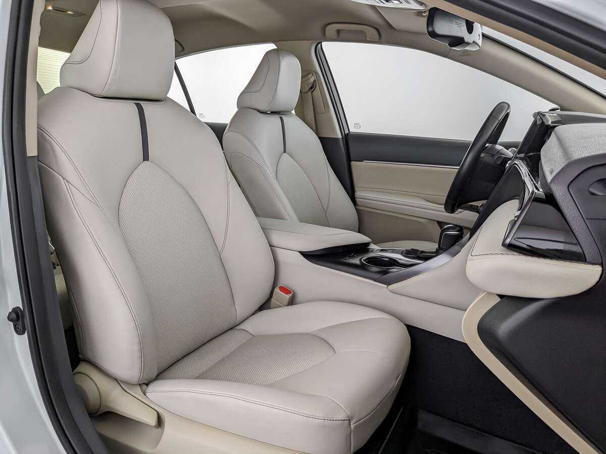 Toyota Camry 2021 года с пробегом. Фото: #19