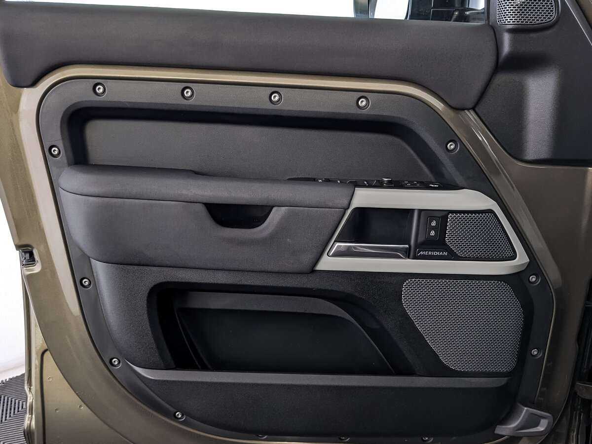 Land Rover Defender 2020 года с пробегом. Фото: #14