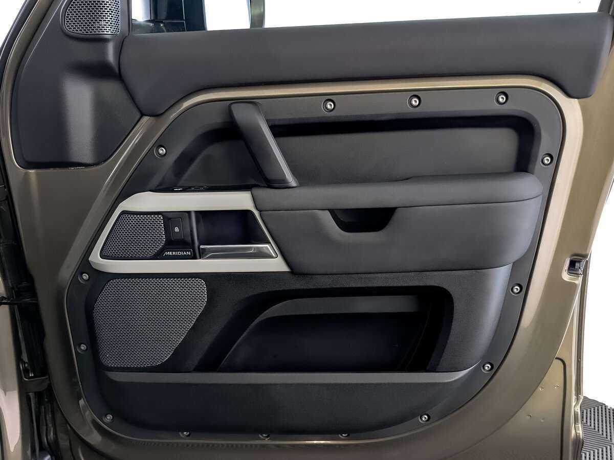 Land Rover Defender 2020 года с пробегом. Фото: #20