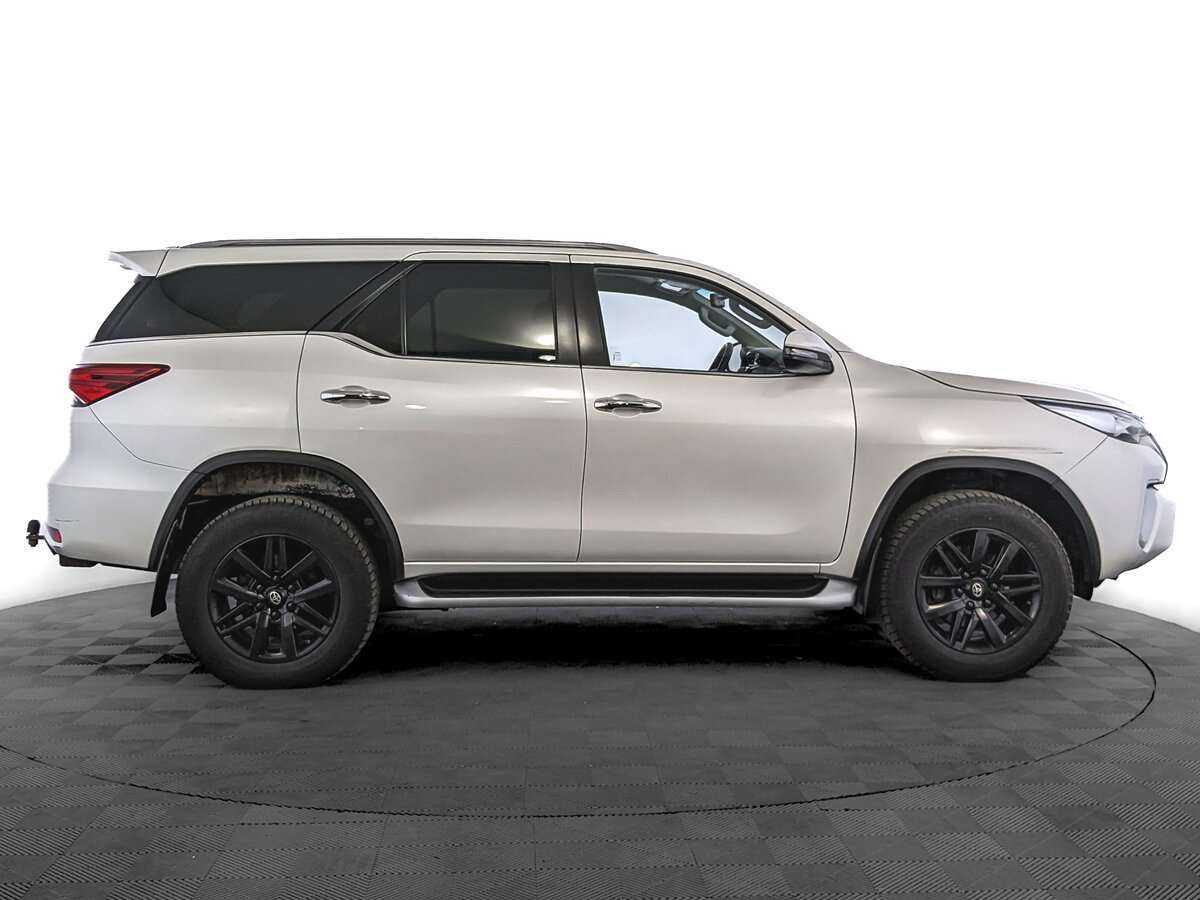 Toyota Fortuner 2019 года с пробегом. Фото: #3